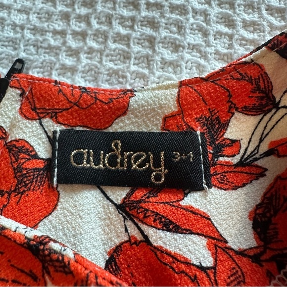 Audrey 3+1 Women’s babydoll dress size small red and white floral spring - Picture 3 of 6